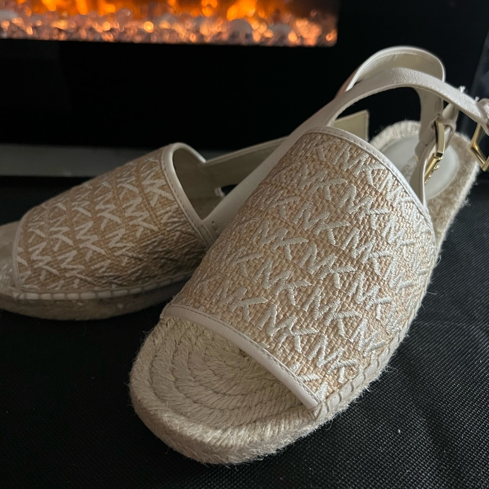 ⭐️⭐️SOLD….New Micheal Kors Logo espadrille strap sandal ⭐️⭐️SOLD